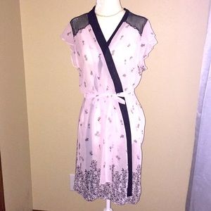 Apt 9, size M pink sheer robe